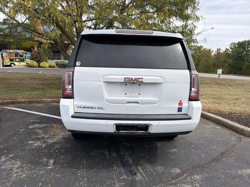 Summit White 2018 GMC Yukon XL SLT