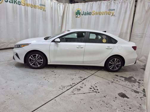 Snow White Pearl 2024 Kia Forte LXS