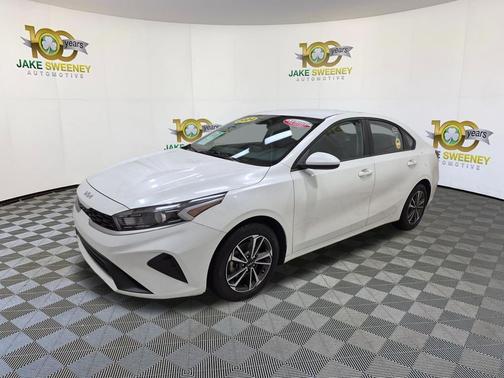 Snow White Pearl 2024 Kia Forte LXS