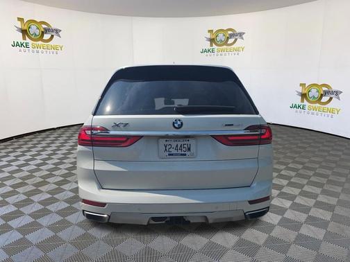 Mineral White Metallic 2022 BMW X7 xDrive40i