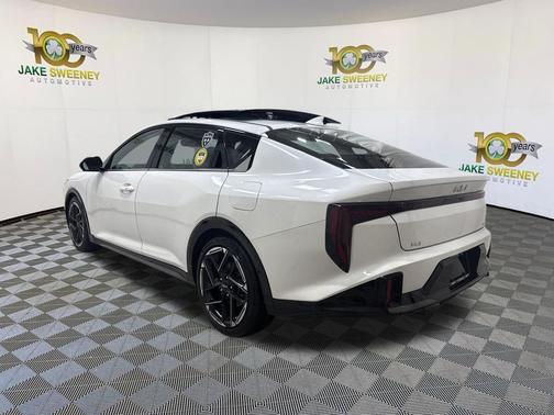 Snow White Pearl 2025 Kia K4 GT-Line
