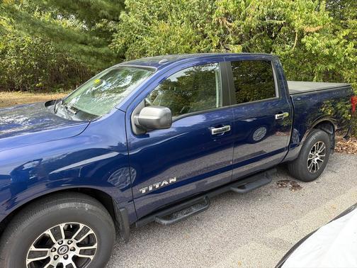Deep Blue Pearl Metallic 2021 Nissan Titan SV