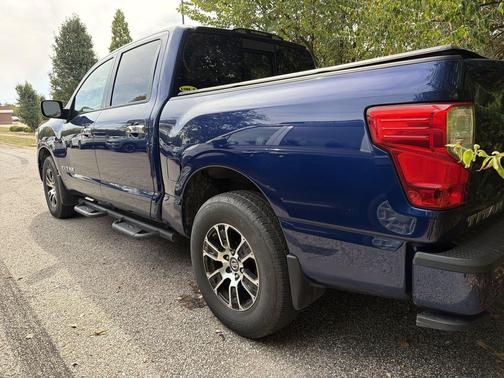 Deep Blue Pearl Metallic 2021 Nissan Titan SV