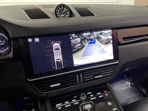 Chalk 2020 Porsche Cayenne Cayenne E-Hybrid