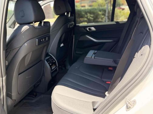 Alpine White 2022 BMW X5 sDrive40i