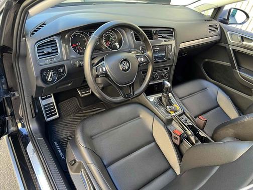 2017 Volkswagen Golf Alltrack TSI SE