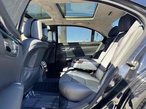 2010 Mercedes-Benz S-Class Sedan