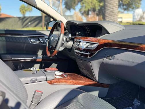 2010 Mercedes-Benz S-Class Sedan