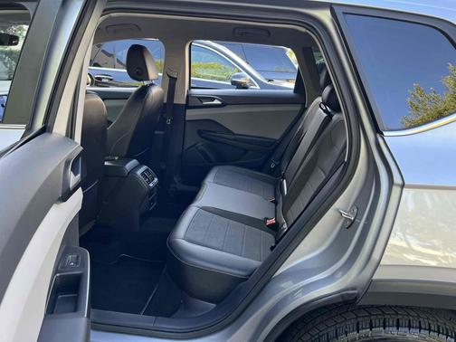 Pure Gray 2023 Volkswagen Taos 1.5T SE