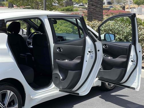 Pearl White Tricoat 2019 Nissan Leaf SV PLUS