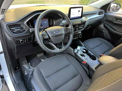 Oxford White 2024 Ford Escape Active