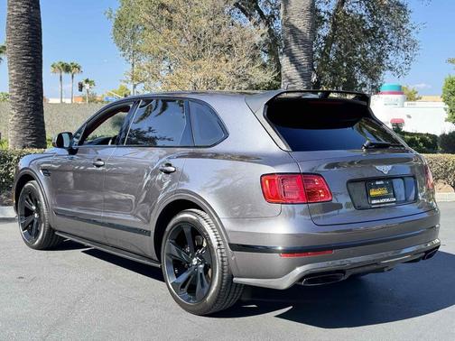 Cypress Metallic 2018 Bentley Bentayga W12 Signature