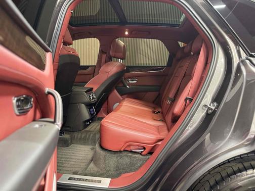 Cypress Metallic 2018 Bentley Bentayga W12 Signature