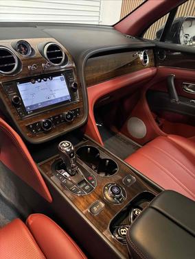Cypress Metallic 2018 Bentley Bentayga W12 Signature