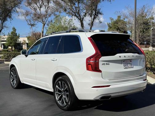 2018 Volvo XC90 T6 Momentum