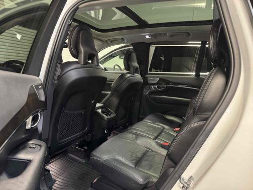 2018 Volvo XC90 T6 Momentum