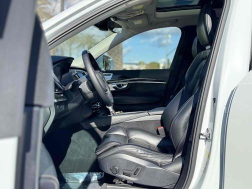2018 Volvo XC90 T6 Momentum