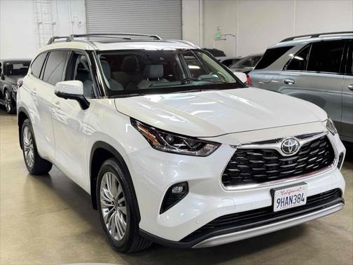 2023 Toyota Highlander Platinum