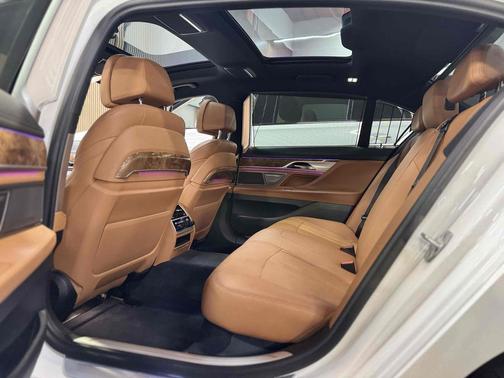 Mineral White Metallic 2018 BMW 740e xDrive iPerformance