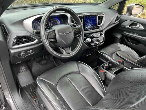 Granite Crystal Metallic Clearcoat 2019 Chrysler Pacifica Limited