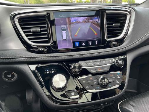 Granite Crystal Metallic Clearcoat 2019 Chrysler Pacifica Limited