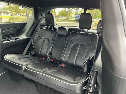 Granite Crystal Metallic Clearcoat 2019 Chrysler Pacifica Limited