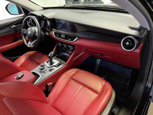 Vulcano Black Metallic 2021 Alfa Romeo Stelvio Base