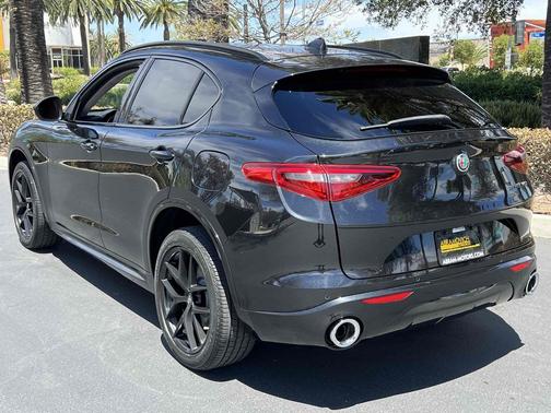 Vulcano Black Metallic 2021 Alfa Romeo Stelvio Ti