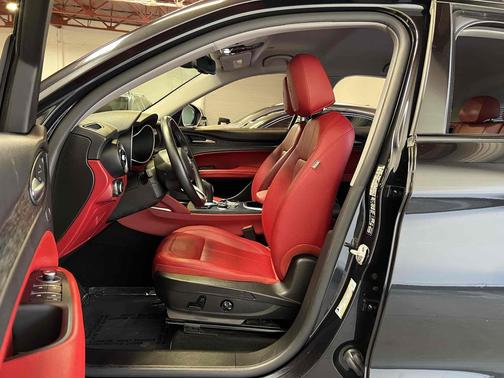 Vulcano Black Metallic 2021 Alfa Romeo Stelvio Base