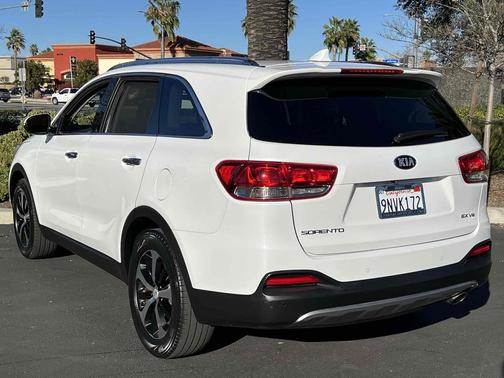 2017 Kia Sorento EX