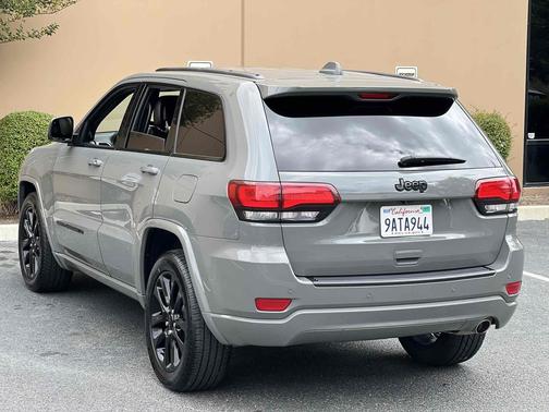 Sting-Gray Clearcoat 2022 Jeep Grand Cherokee Altitude