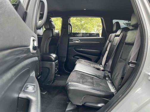 Sting-Gray Clearcoat 2022 Jeep Grand Cherokee Altitude