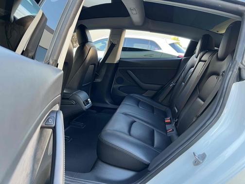 2022 Tesla Model 3 Standard Range