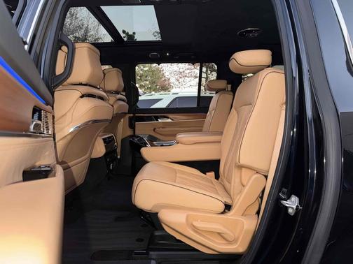 2023 Jeep Grand Wagoneer L Series III 4x4