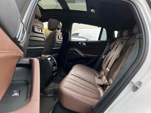 Mineral White Metallic 2021 BMW X6 xDrive40i