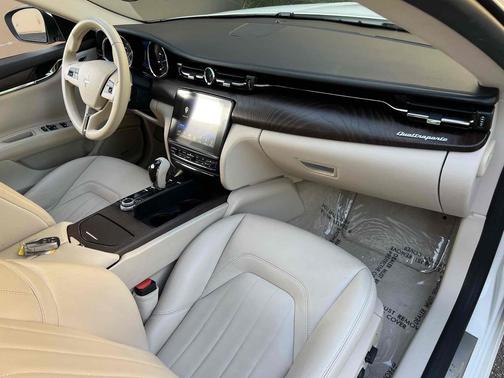 Bianco 2018 Maserati Quattroporte S
