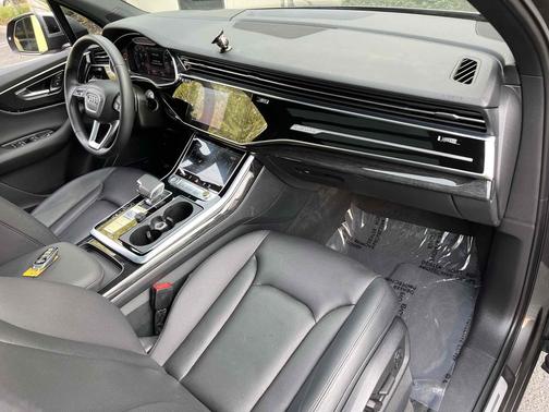 Samurai Gray Metallic 2020 Audi Q7 55 Prestige
