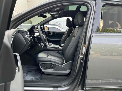 Samurai Gray Metallic 2020 Audi Q7 55 Prestige