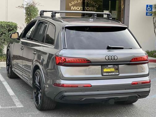 Samurai Gray Metallic 2020 Audi Q7 55 Prestige