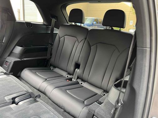 Samurai Gray Metallic 2020 Audi Q7 55 Prestige