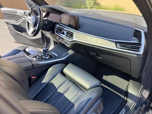 Arctic Grey Metallic 2022 BMW X7 xDrive40i