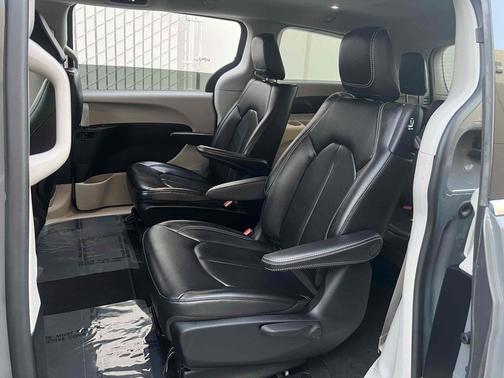 2022 Chrysler Pacifica Hybrid Touring L