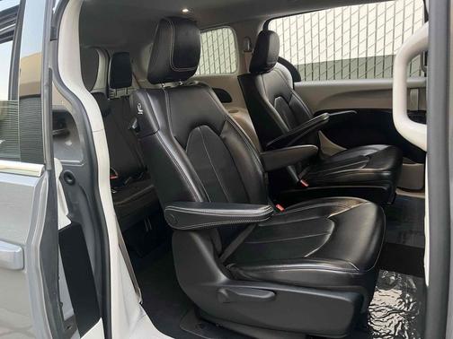 2022 Chrysler Pacifica Hybrid Touring L