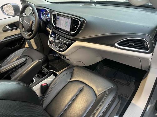 2022 Chrysler Pacifica Hybrid Touring L