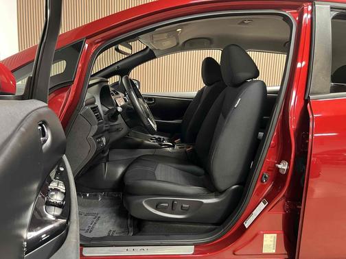 Scarlet Ember 2018 Nissan Leaf SV