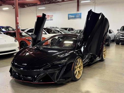 2023 McLaren Artura TechLux