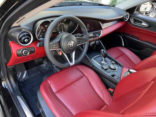 2019 Alfa Romeo Giulia Base