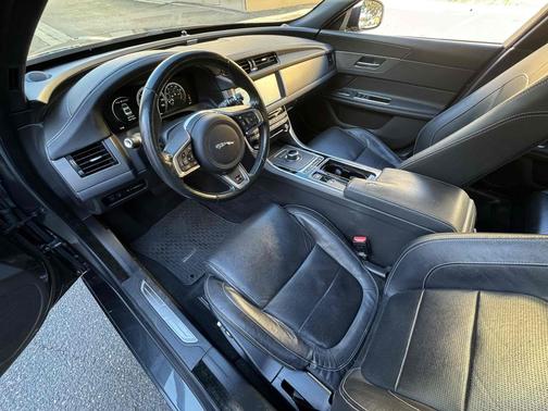 2017 Jaguar XF S
