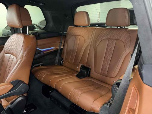 2020 BMW X7 M50i