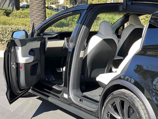 2022 Tesla Model X Plaid Tri Motor All-Wheel Drive